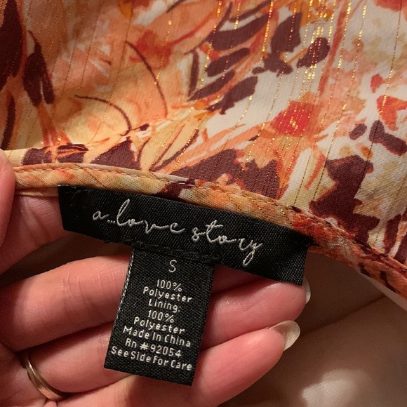 Lady’s top - Picture 3 of 3